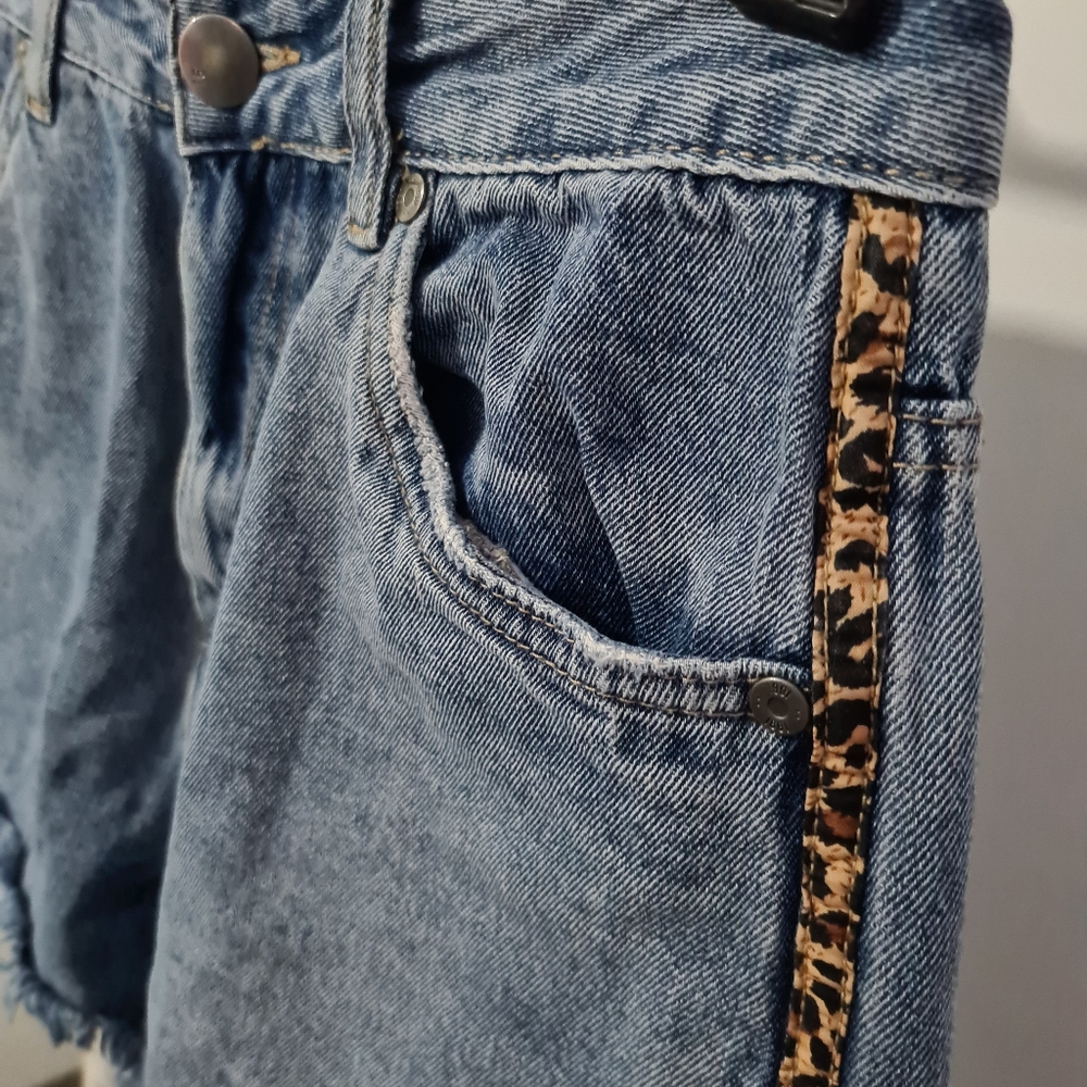 Cotton on size 12 denim shorts - Picture 2 of 4
